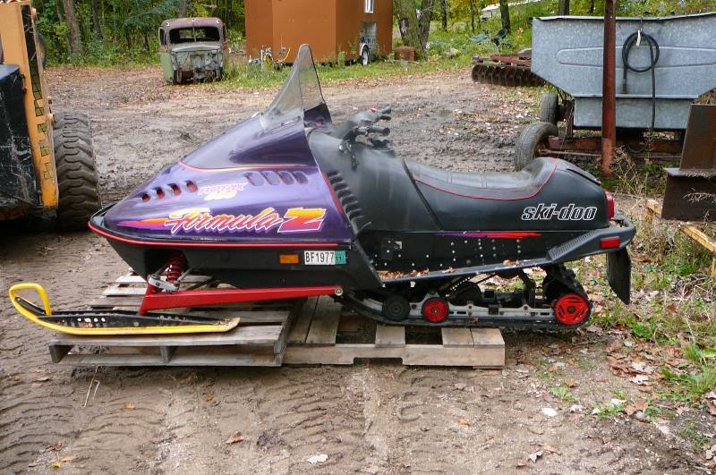 lot 11 image: 1996 Ski-Doo Snowmobile