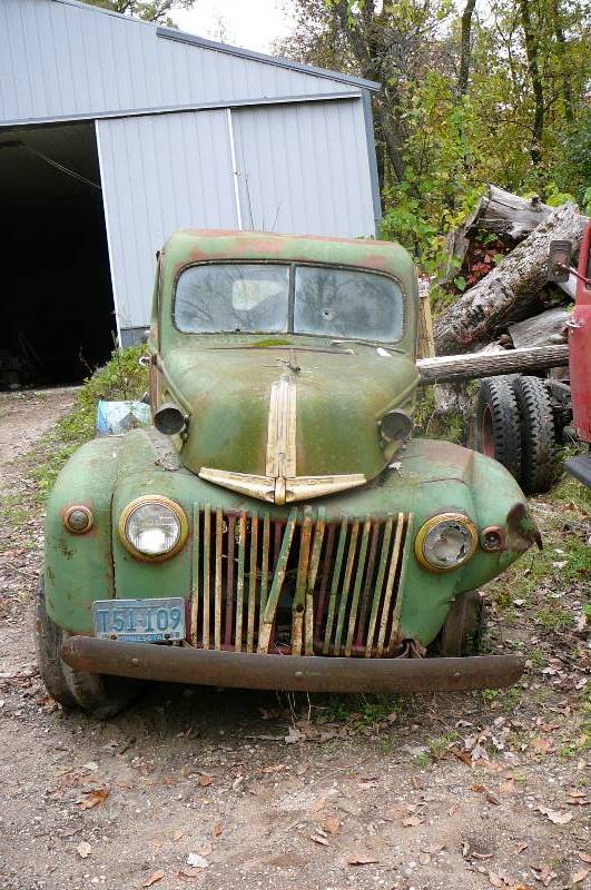 lot 15 image: 1946 or 1947 Vintage Ford Truck