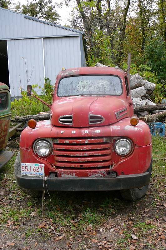 lot 16 image: 1950 Ford F6 Truck