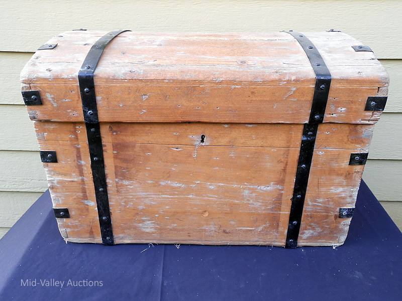 Wood chest