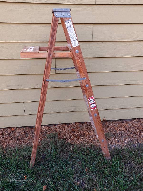 Step ladder