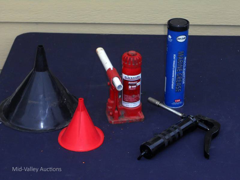Jack, grease gun & funnels