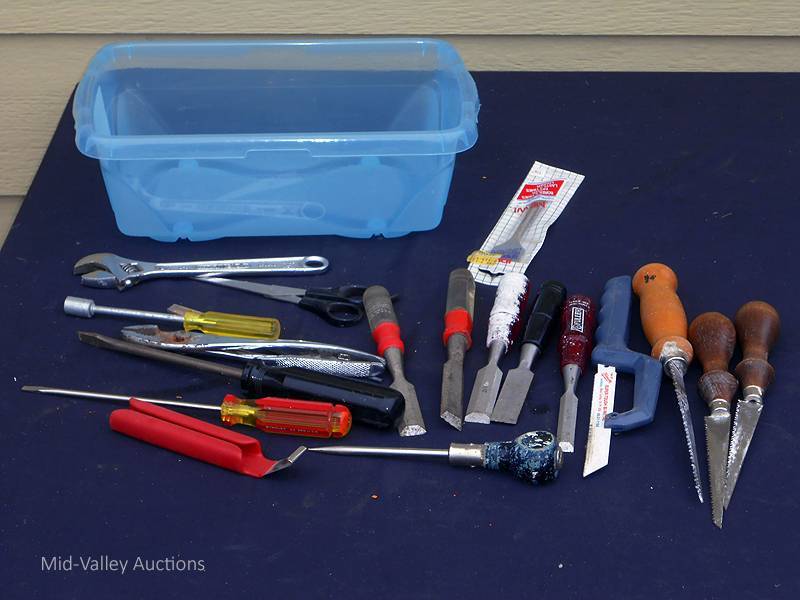 Tote with tools