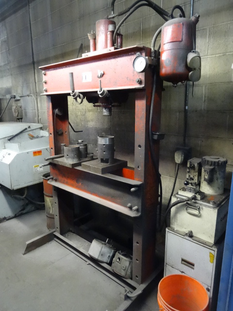 lot 18 image: This item has been halted from the auction.  Please contact K & C Auctions with questions.