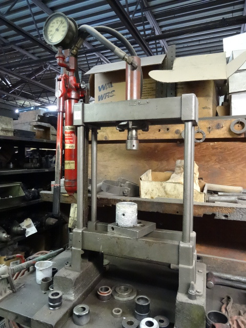 lot 20 image: 5 Ton Hydraulic Bench Press