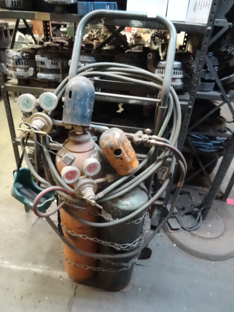 lot 26 image: Oxy Acetylene Torch Set With Cart