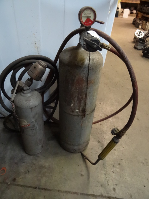 lot 27 image: Soldering Set With Tank Hose And Torch.