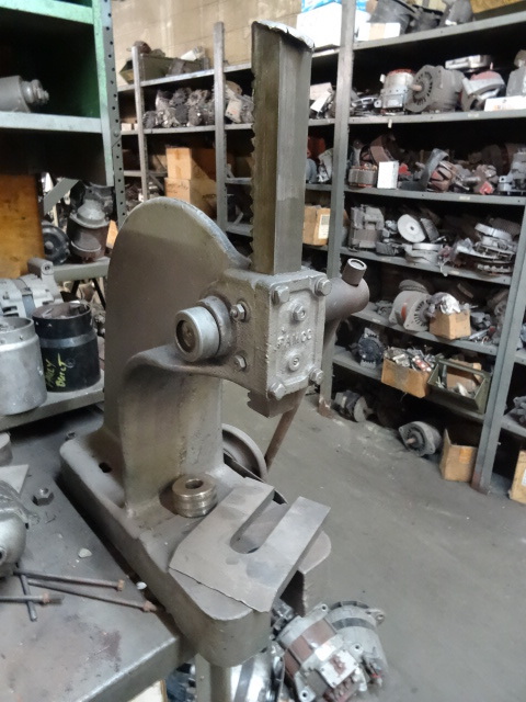 lot 29 image: Famco #2 Bench Mounted Machine Press