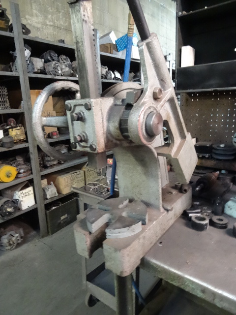 lot 52 image: MHC Ratcheting Bench Press