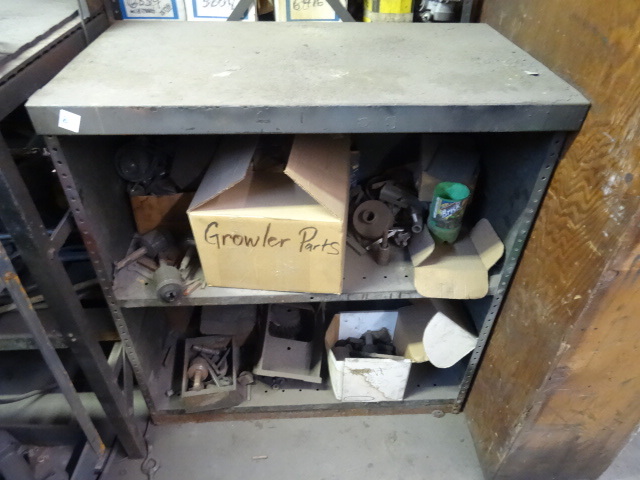 lot 81 image: Metal Shelf Unit 36 X 20 X 39