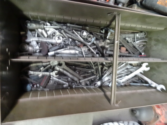 lot 101 image: Metal Bin Of Misc Hand Tools