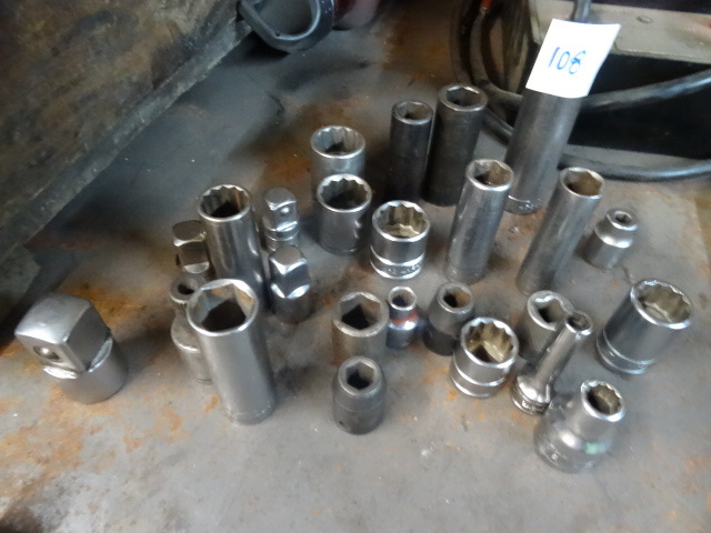 lot 108 image: Misc Snap On 38 Sockets