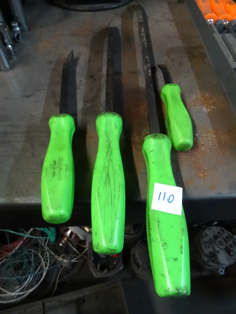 lot 110 image: Snap On Pry Bar Set