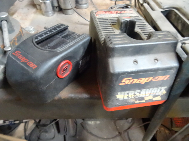 lot 131 image: Snap On Versa Volt Charger Snap On