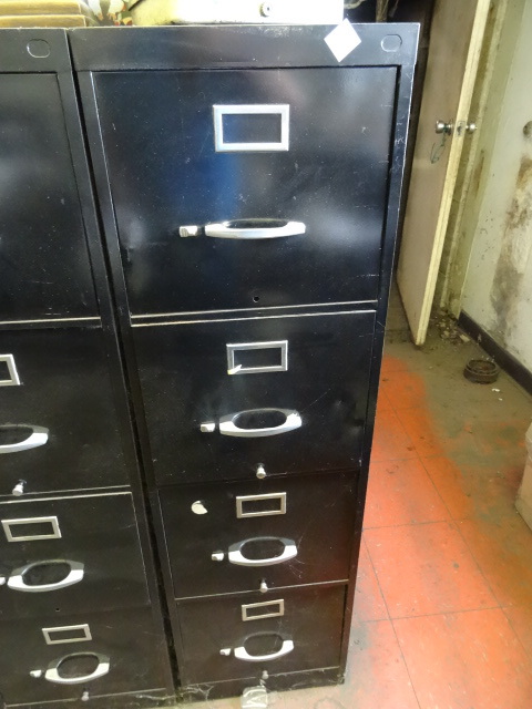 lot 143 image: 15 Metal 4 Drawer File Cabinet