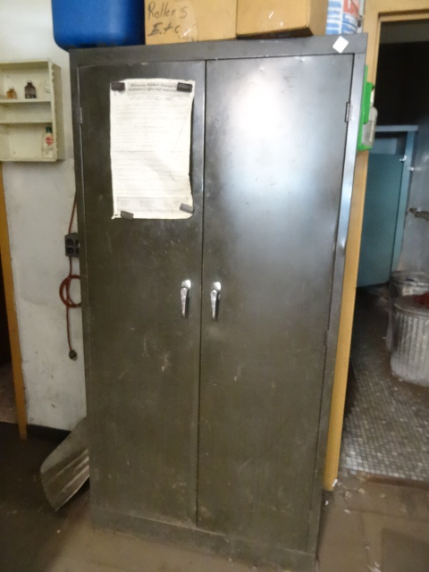 lot 151 image: 2 Door Metal Cabinet  5 Shelves
