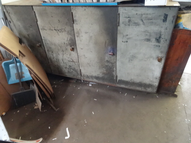 lot 152 image: Vintage Heavy Metal Cabinet