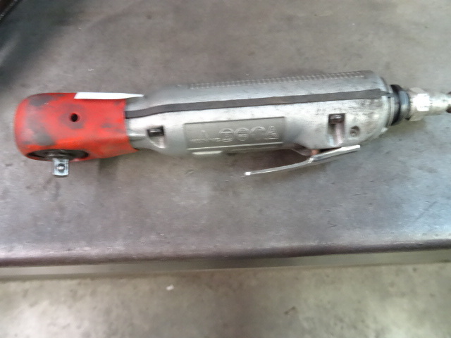 lot 179 image: Snap On 14 Drive Air Ratchet