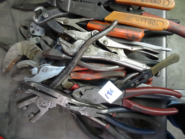 lot 186 image: Misc Pliers