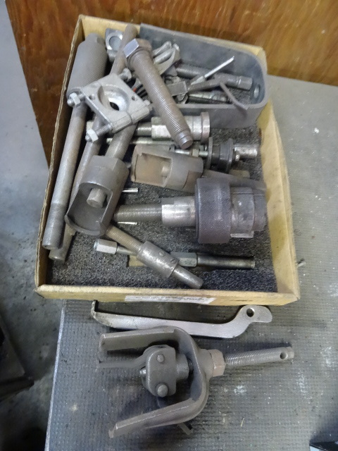 lot 190 image: Misc Pullers