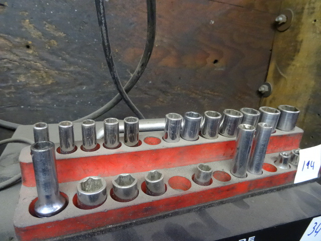 lot 194 image: 14 Drive Snap On Sockets