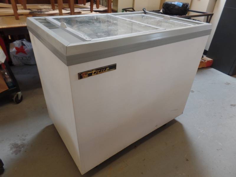 COMMERCIAL HORIZONTAL FREEZER