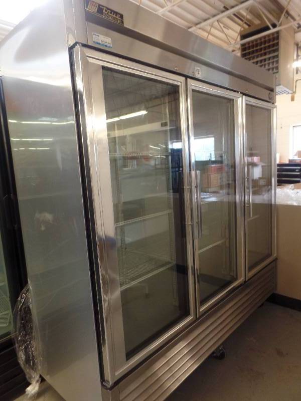 REACH IN REFRIGERATOR