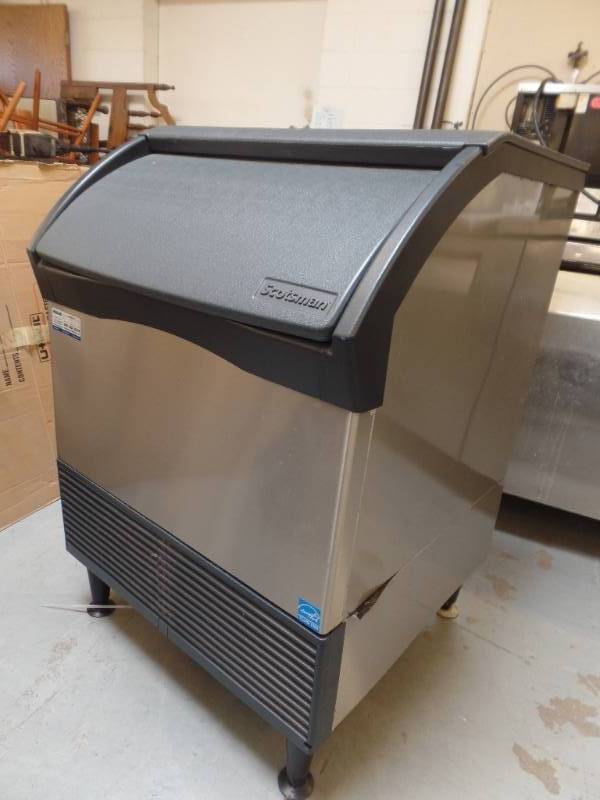 UNDER COUNTER SMALL CUBE ICE MACHINE
