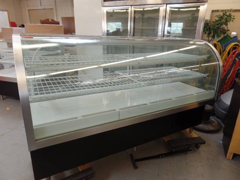 REFRIGERATED, LIGHT UP BAKERY SHOWCASE