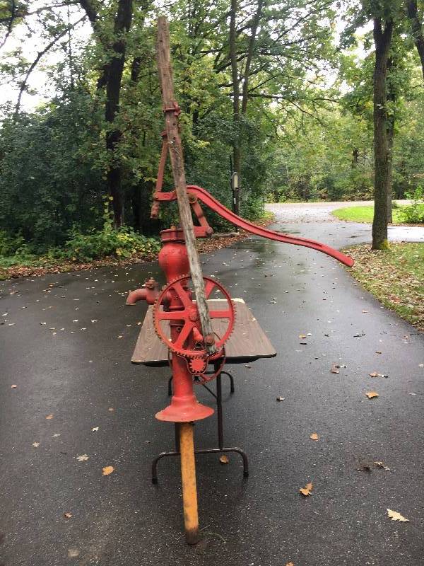 lot 3 image: Vintage Water pump Model 1912 70 Tall