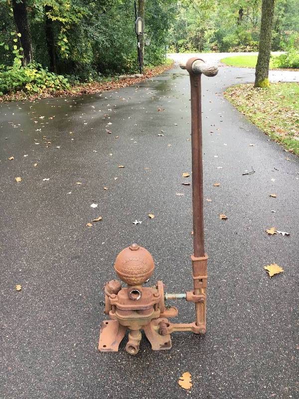lot 6 image: Vintage Water Pump