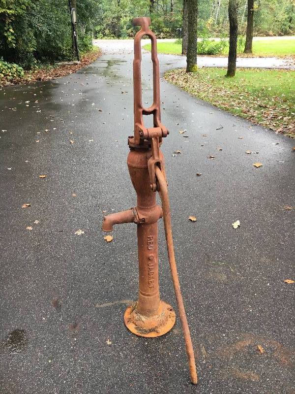 lot 7 image: Vintage Water Pump