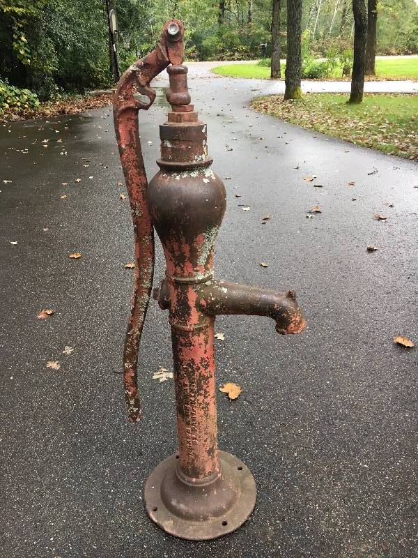 lot 8 image: Vintage Water Pump