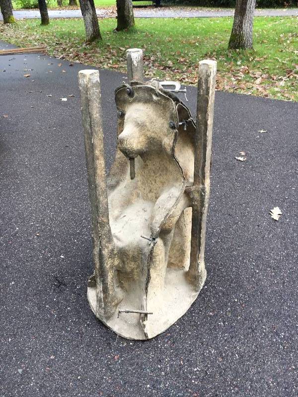 lot 11 image: Concrete Bear Mold