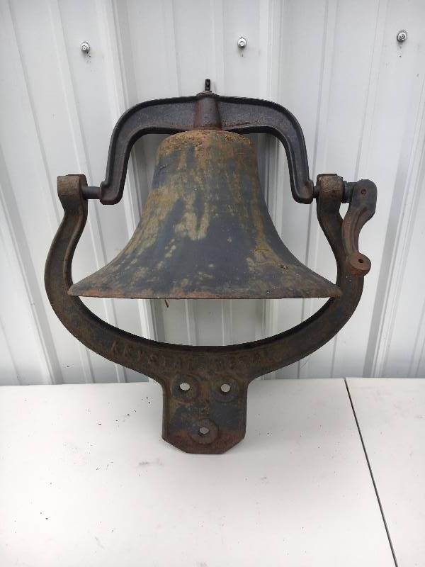 lot 12 image: Vintage School Bell