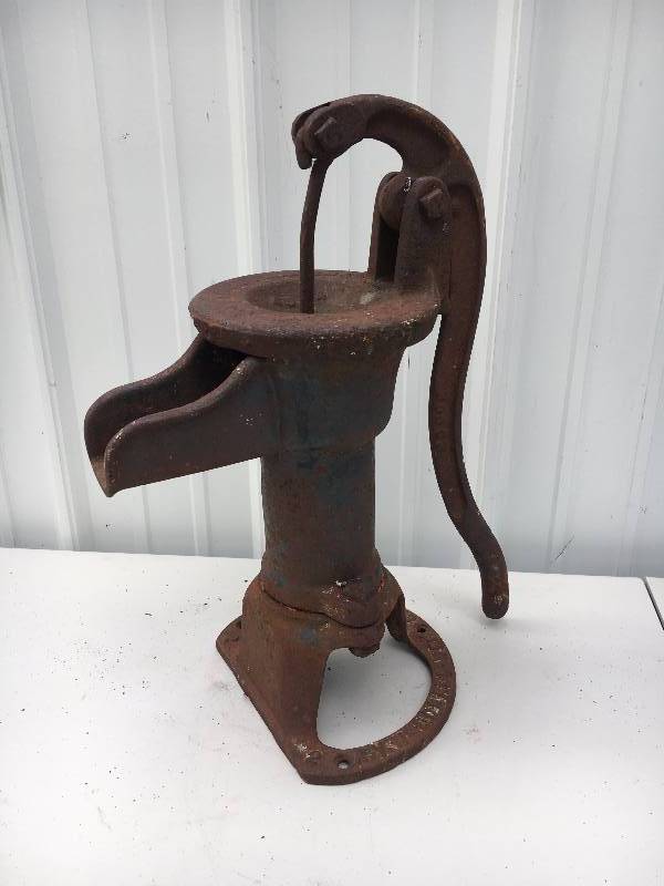 lot 15 image: Vintage Hand Water Pump