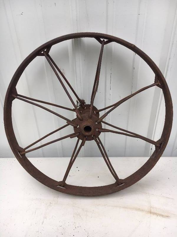 lot 31 image: Vintage 16 Rim