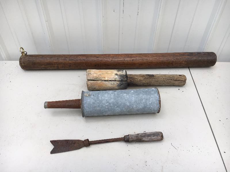 lot 32 image: Vintage Handtools and stuffer