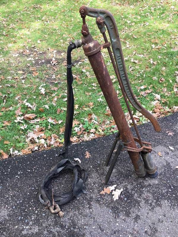 lot 37 image: Vintage Portable Hand Water Pump