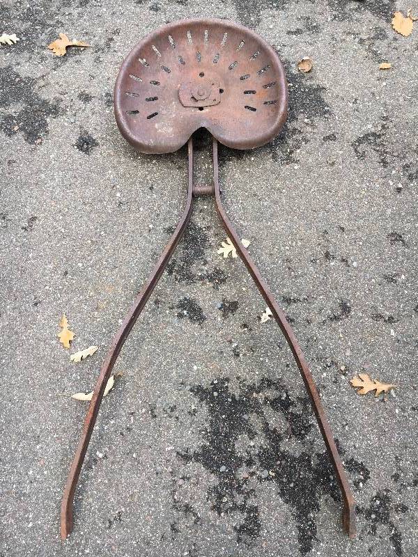 lot 38 image: Vintage Tractor Seat