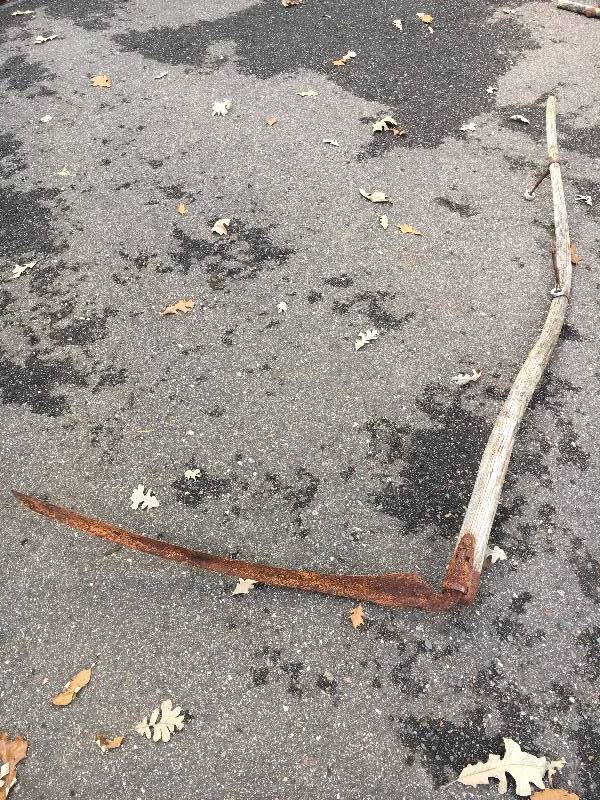 lot 40 image: Vintage Hay Scythe