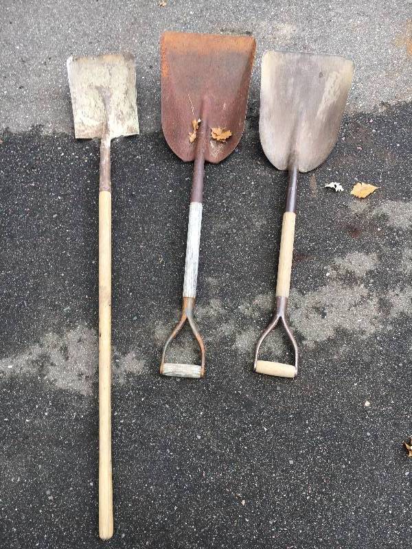 lot 44 image: Shovels