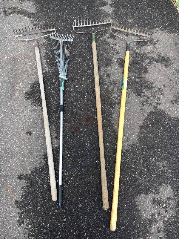 lot 46 image: Lot of Rakes