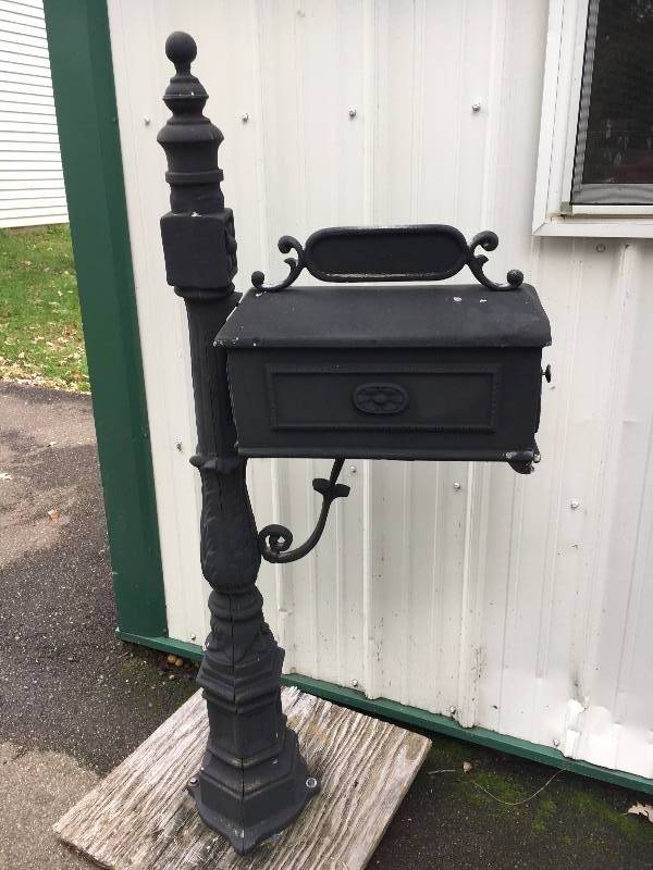 lot 50 image: Cast Iron Mail Box