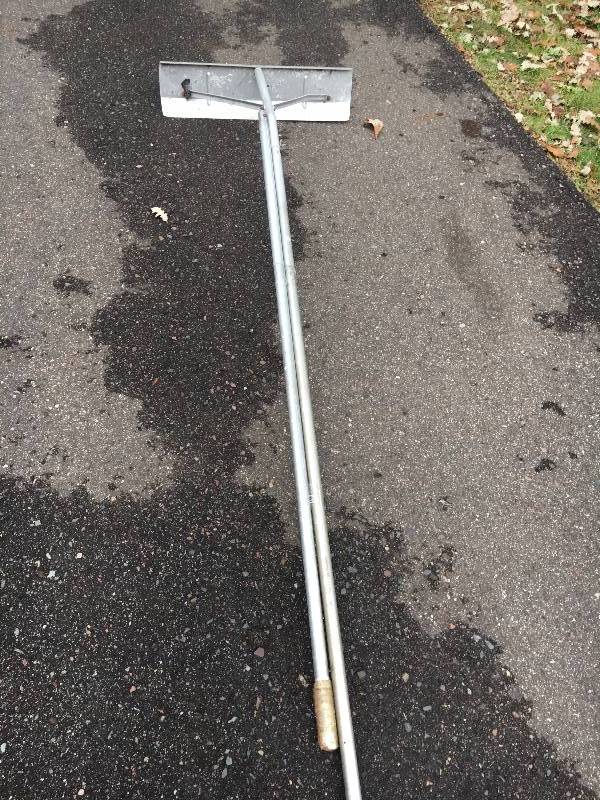 lot 51 image: Roof Rake