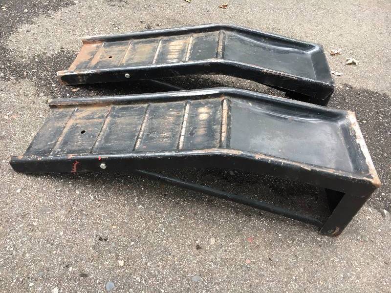 lot 53 image: Car Ramps