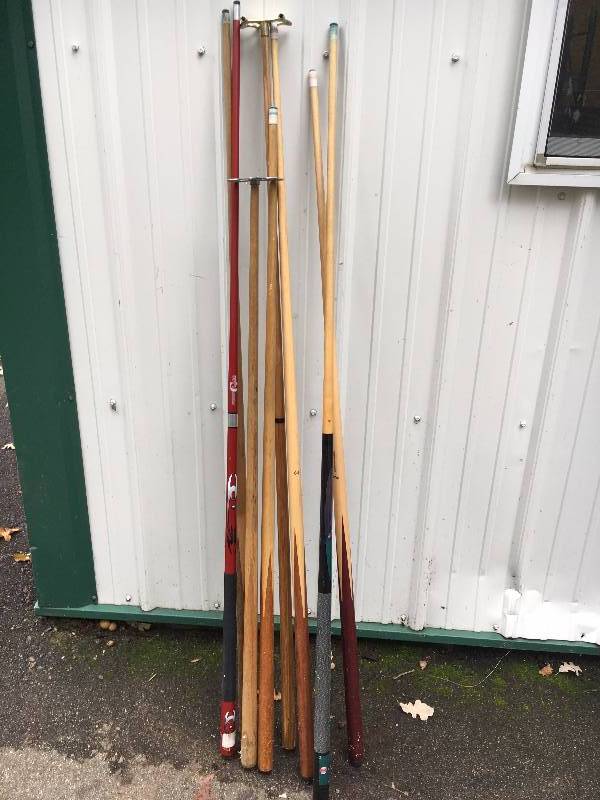 lot 65 image: Pool Cues w Balls