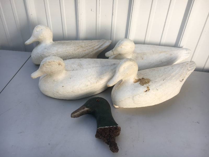 lot 73 image: Foam Ducks