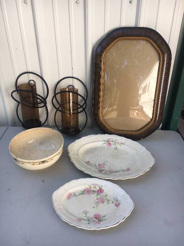 lot 76 image: Household Lot