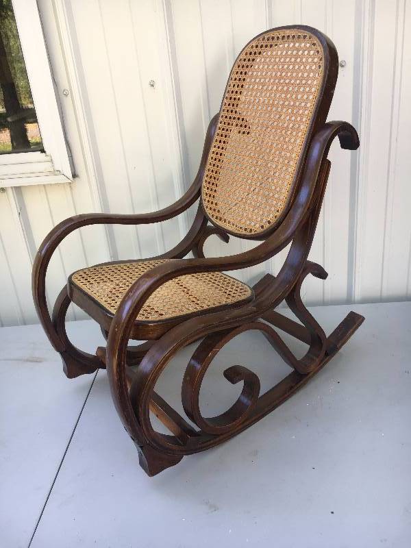 lot 88 image: Vintage Youth Wicker Chair